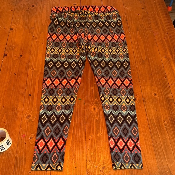 LuLaRoe Women's Leggings with Multicolor Diamond Pattern - Picture 6 of 6